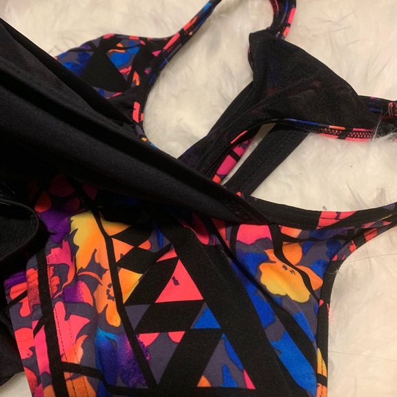 🌸 TYR Two Piece Swimsuit - Picture 8 of 8